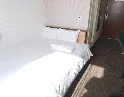 セミダブルベッド1台のお部屋です。