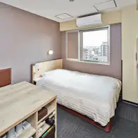 Meja lebar membuat pekerjaan Anda lebih lancar.