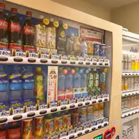 アルコールもジュースも館内販売しています