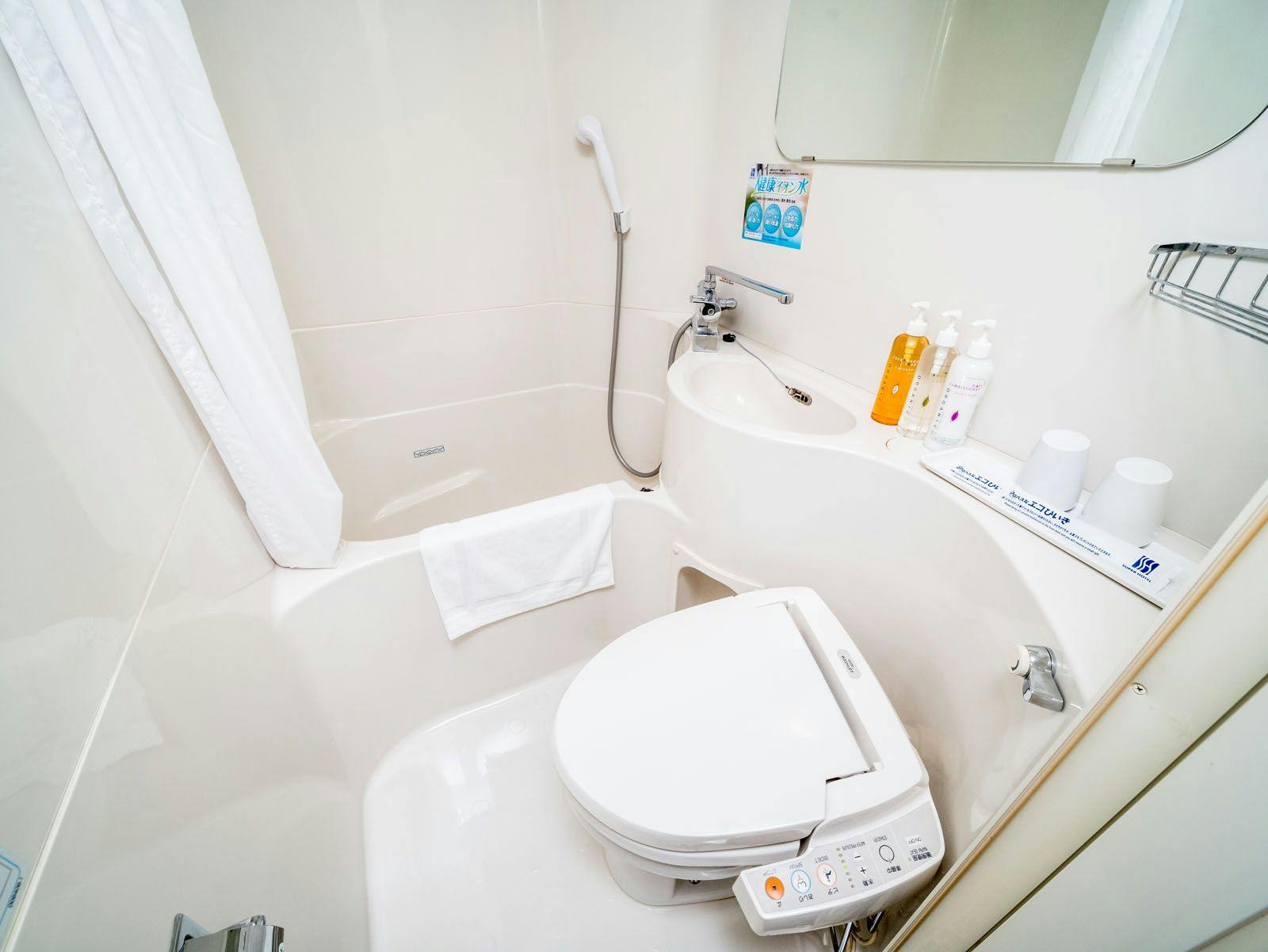 모든 객실에 유닛 욕실이 완비되어 있습니다.