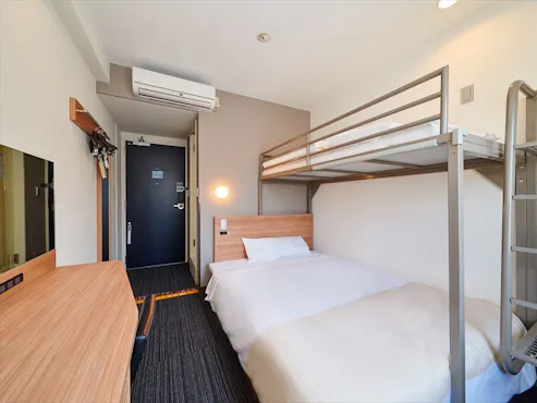 Equipped with a double bed and a loft bed