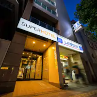 There is a convenience store adjacent to the entrance.