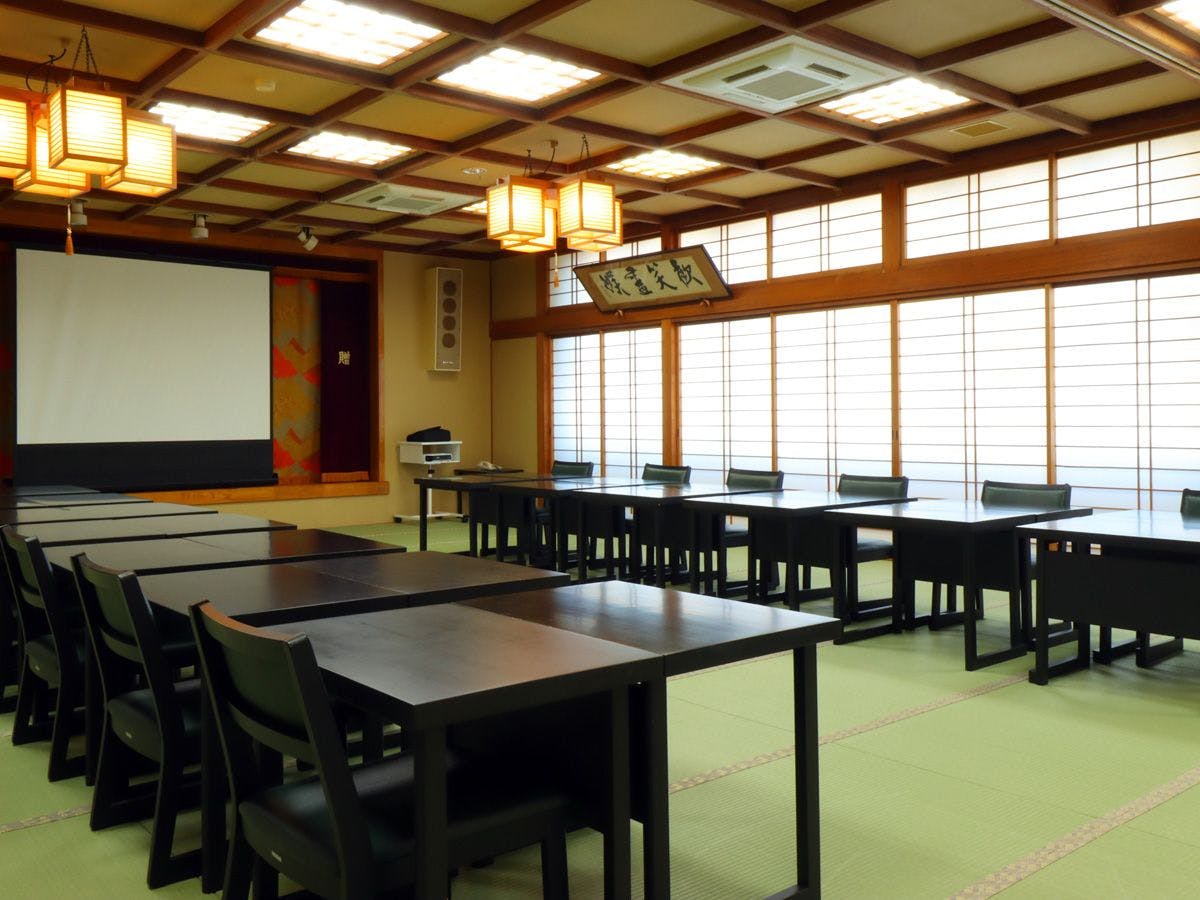 대연회장은 회의 등으로 이용 가능합니다.