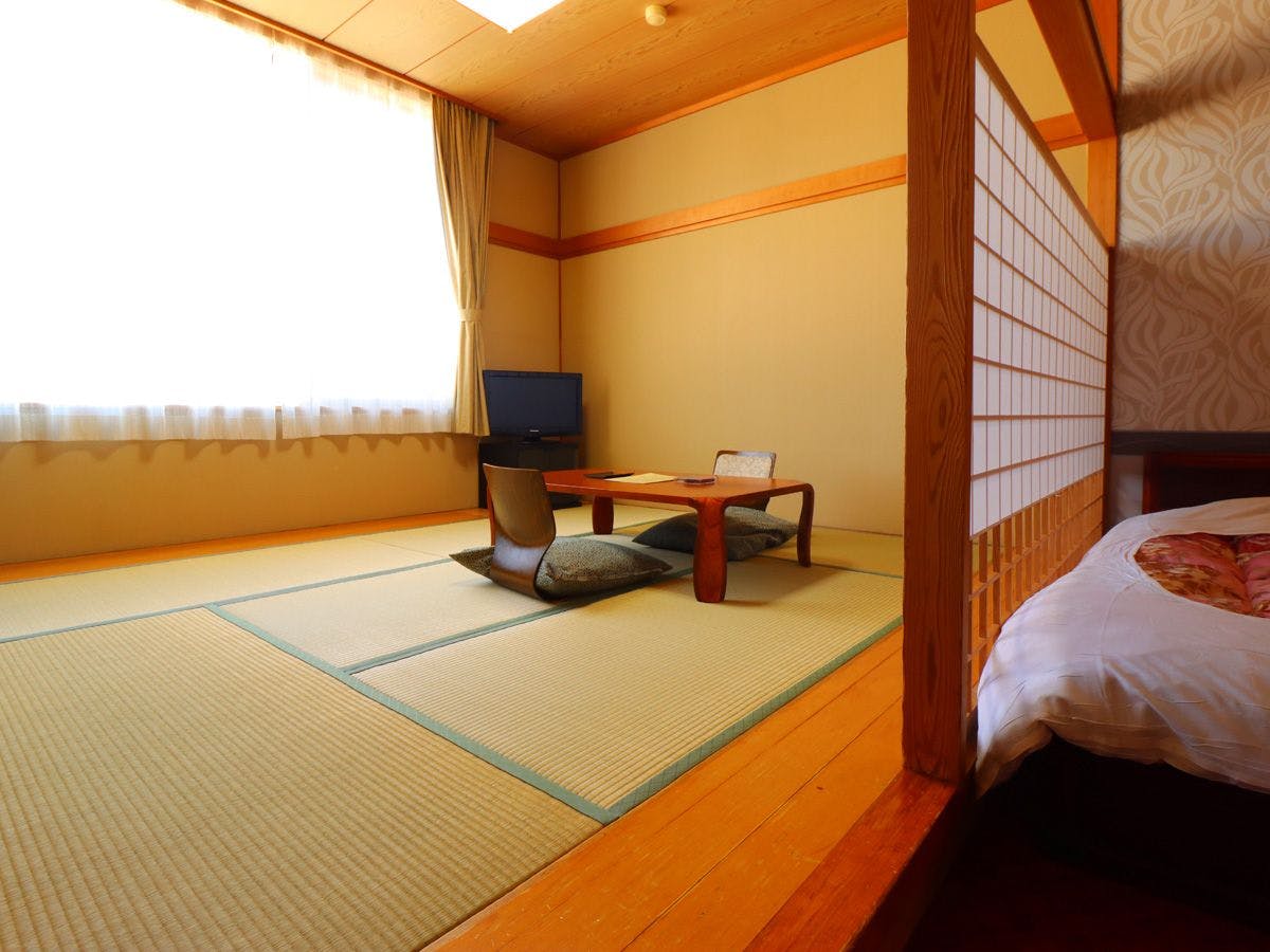 넓고 편안하게 쉴 수 있는 객실입니다.