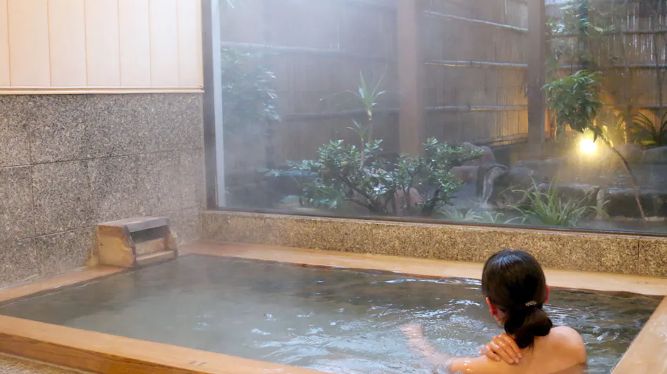 Ito Usami Onsen: Minshuku Fukabe - A Guesthouse with Delicious Seafood and Gemstone Open-Air Baths