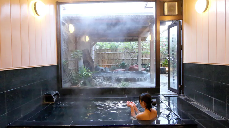 Ito Usami Onsen: Minshuku Fukabe - A Guesthouse with Delicious Seafood and Gemstone Open-Air Baths