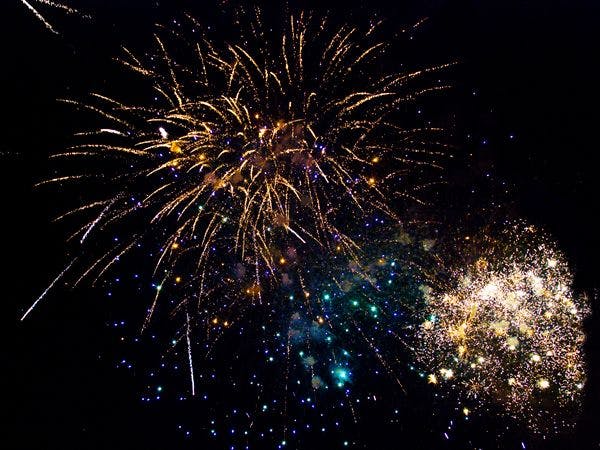 從屋頂甲板可以看到伊東的煙火。