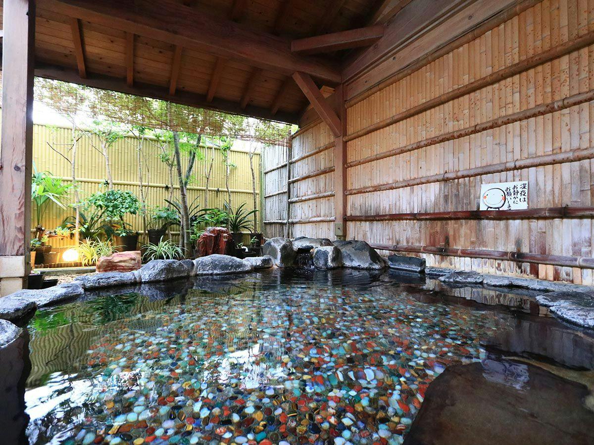Ito Usami Onsen: Minshuku Fukabe - A Guesthouse with Delicious Seafood and Gemstone Open-Air Baths
