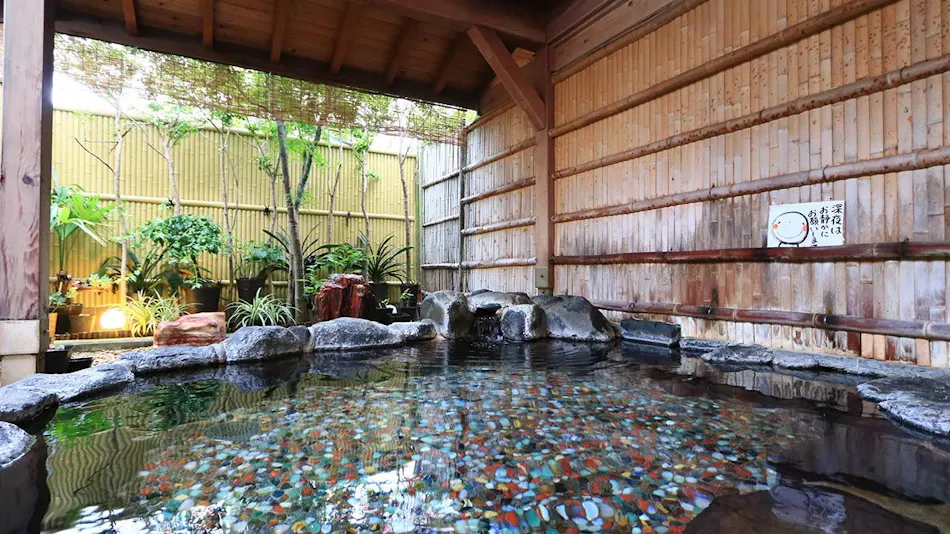 Ito Usami Onsen: Minshuku Fukabe - A Guesthouse with Delicious Seafood and Gemstone Open-Air Baths