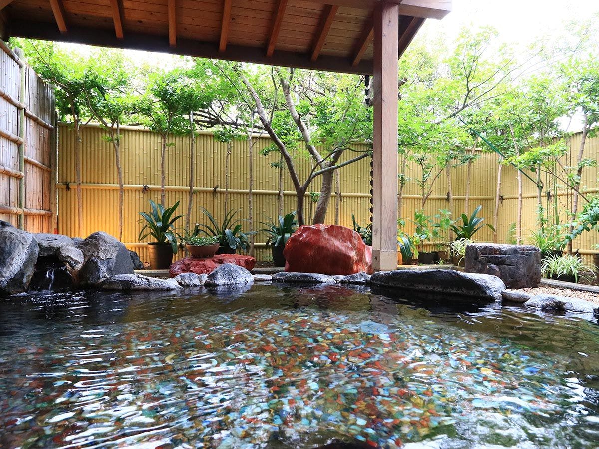 Ito Usami Onsen: Minshuku Fukabe - A Guesthouse with Delicious Seafood and Gemstone Open-Air Baths