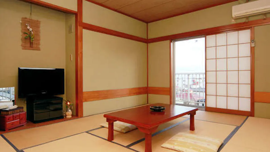 Ito Usami Onsen: Minshuku Fukabe - A Guesthouse with Delicious Seafood and Gemstone Open-Air Baths