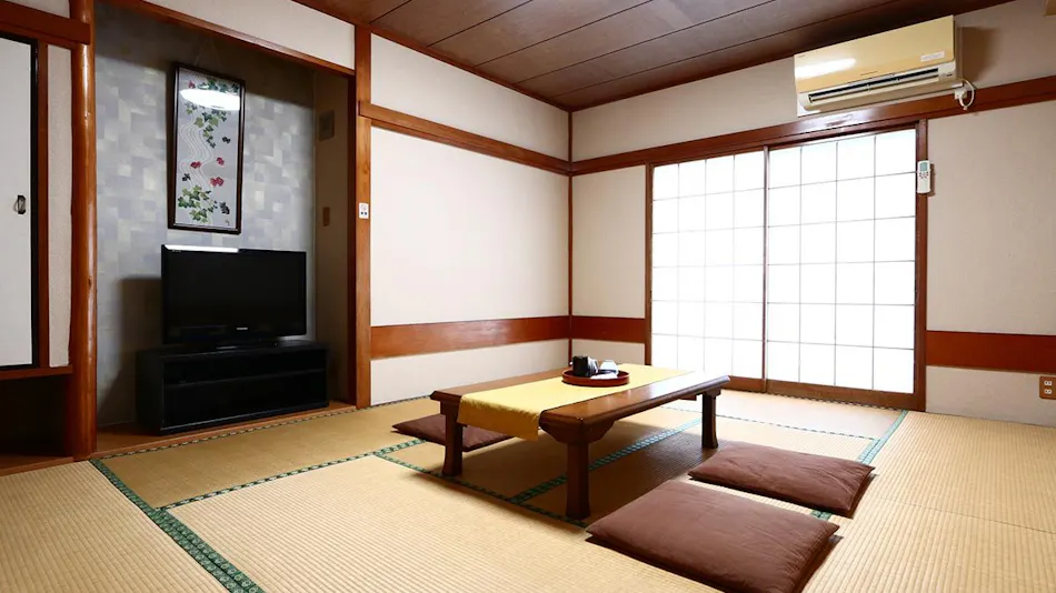 Ito Usami Onsen: Minshuku Fukabe - A Guesthouse with Delicious Seafood and Gemstone Open-Air Baths