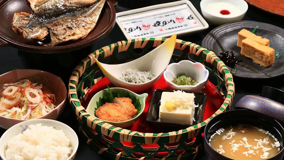 Ito Usami Onsen: Minshuku Fukabe - A Guesthouse with Delicious Seafood and Gemstone Open-Air Baths