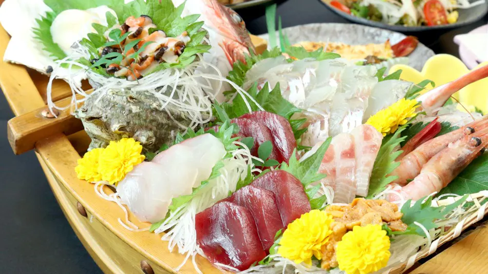 Ito Usami Onsen: Minshuku Fukabe - A Guesthouse with Delicious Seafood and Gemstone Open-Air Baths