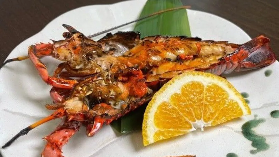 Ito Usami Onsen: Minshuku Fukabe - A Guesthouse with Delicious Seafood and Gemstone Open-Air Baths