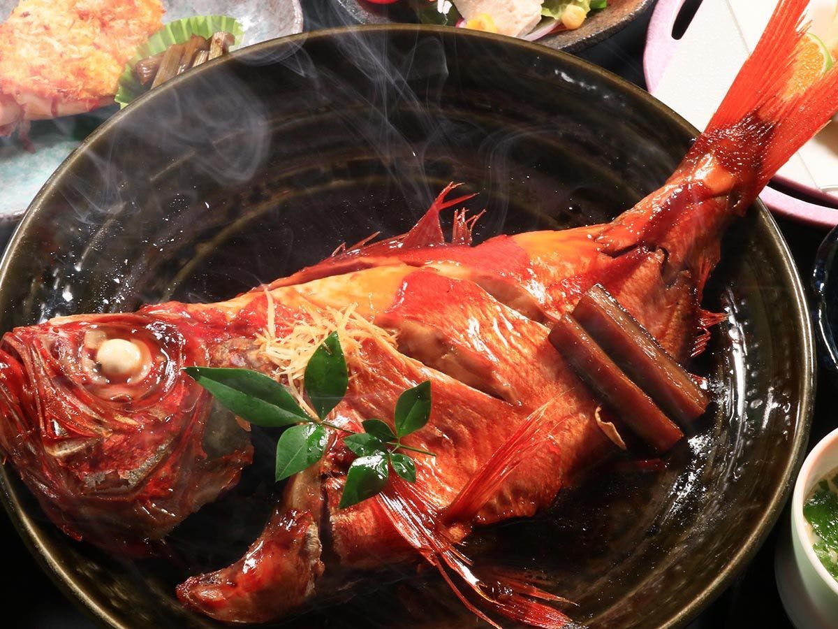 Ito Usami Onsen: Minshuku Fukabe - A Guesthouse with Delicious Seafood and Gemstone Open-Air Baths