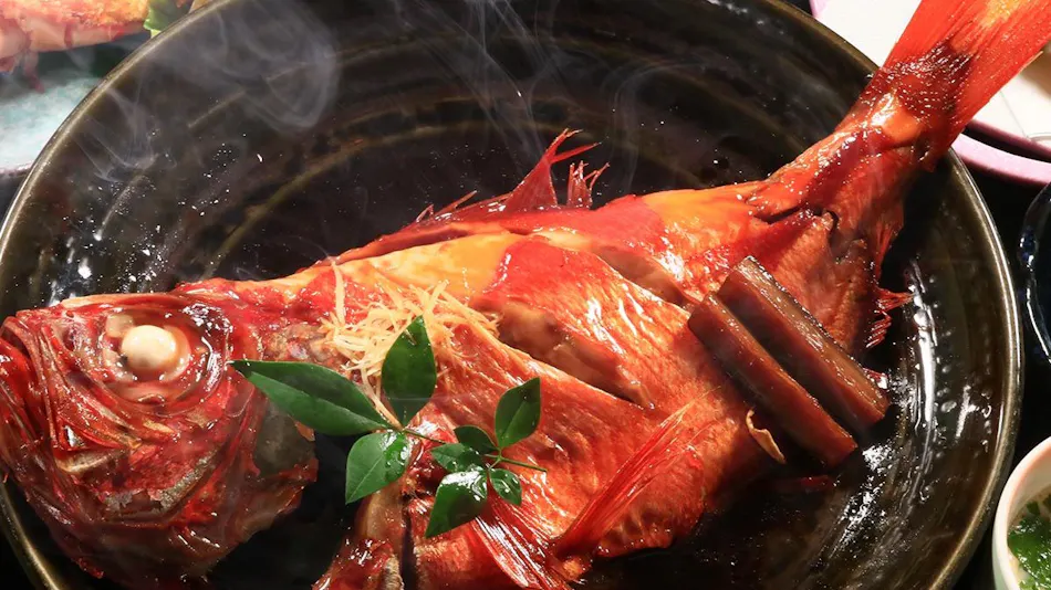 Ito Usami Onsen: Minshuku Fukabe - A Guesthouse with Delicious Seafood and Gemstone Open-Air Baths