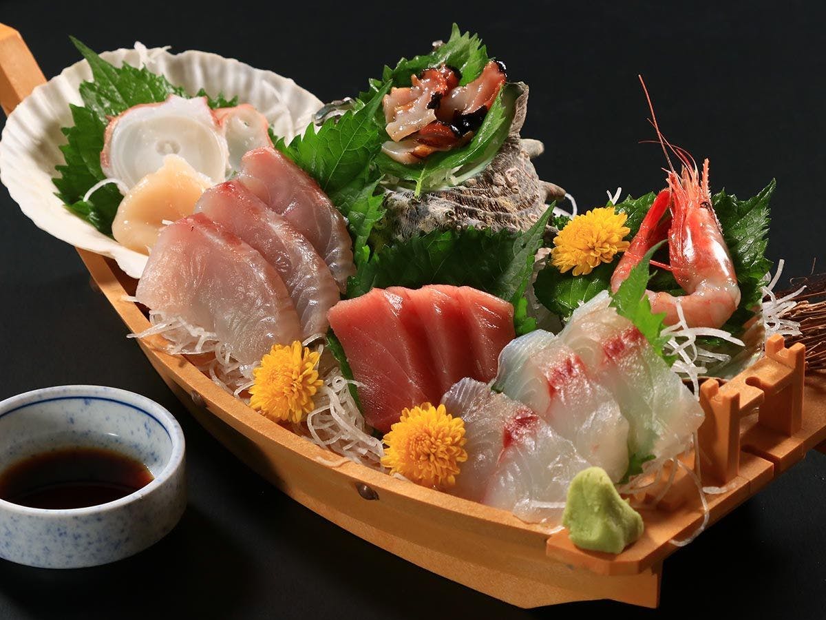 Ito Usami Onsen: Minshuku Fukabe - A Guesthouse with Delicious Seafood and Gemstone Open-Air Baths