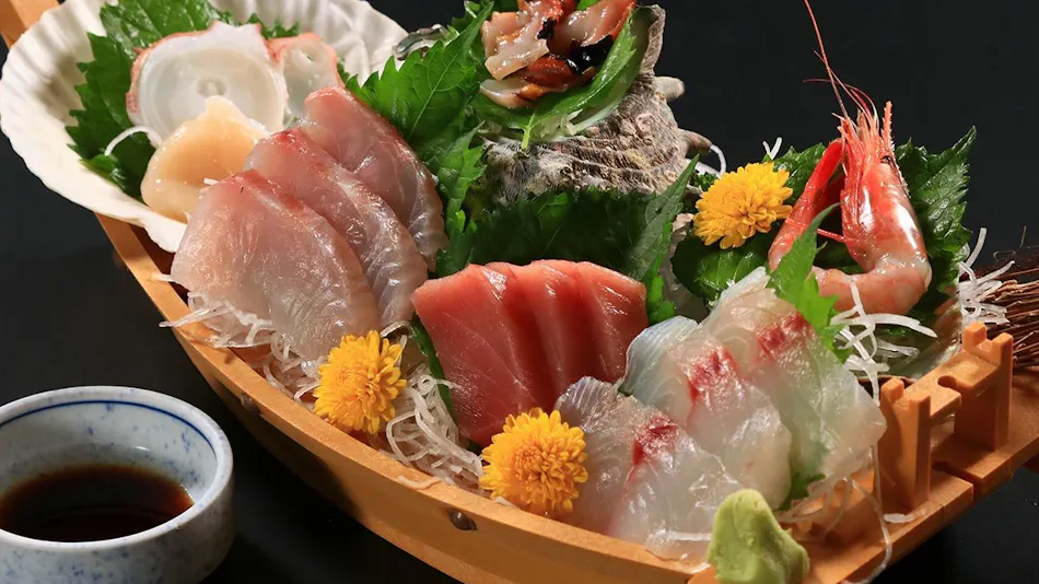 Ito Usami Onsen: Minshuku Fukabe - A Guesthouse with Delicious Seafood and Gemstone Open-Air Baths