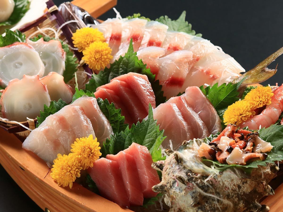 Ito Usami Onsen: Minshuku Fukabe - A Guesthouse with Delicious Seafood and Gemstone Open-Air Baths