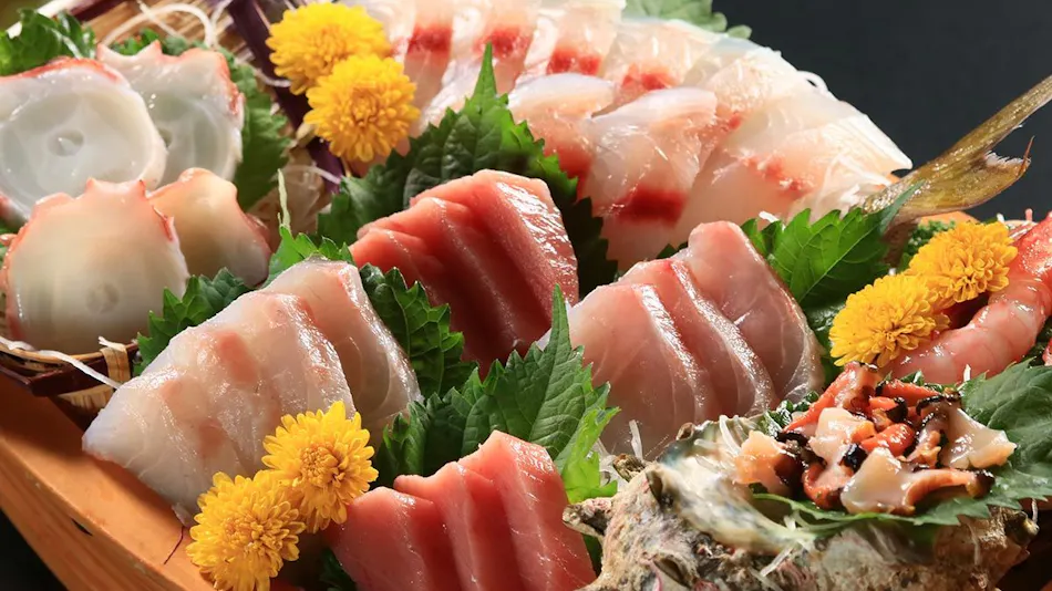 Ito Usami Onsen: Minshuku Fukabe - A Guesthouse with Delicious Seafood and Gemstone Open-Air Baths