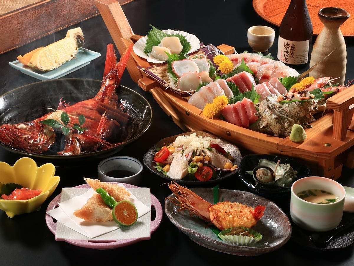 Ito Usami Onsen: Minshuku Fukabe - A Guesthouse with Delicious Seafood and Gemstone Open-Air Baths