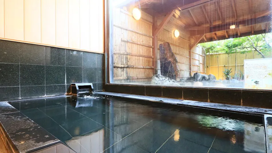 Ito Usami Onsen: Minshuku Fukabe - A Guesthouse with Delicious Seafood and Gemstone Open-Air Baths