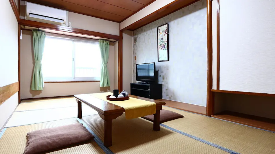 Ito Usami Onsen: Minshuku Fukabe - A Guesthouse with Delicious Seafood and Gemstone Open-Air Baths