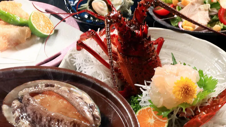 Ito Usami Onsen: Minshuku Fukabe - A Guesthouse with Delicious Seafood and Gemstone Open-Air Baths