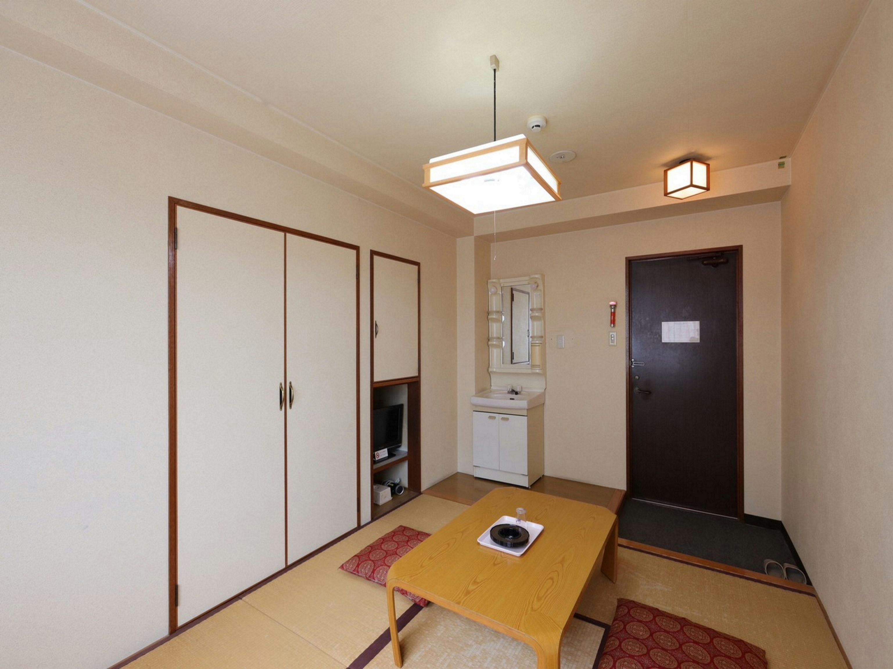 ห้องพักสไตล์ญี่ปุ่นสำหรับสามคน (ห้องน้ำและห้องสุขาใช้ร่วมกัน)