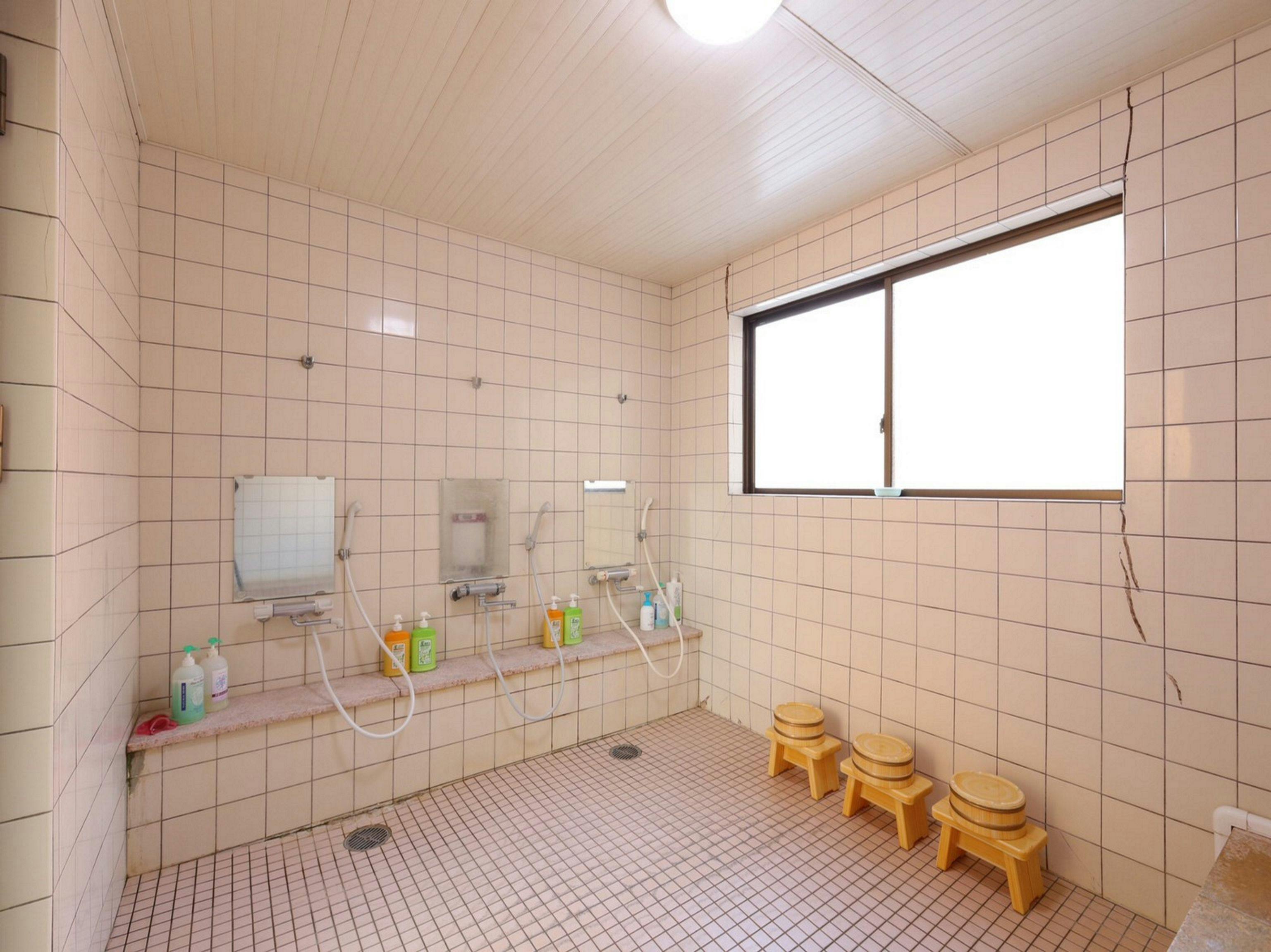 ห้องอาบน้ำรวม