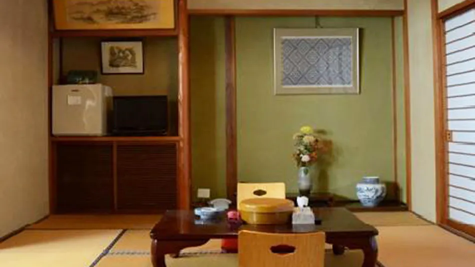 Itoya Ryokan: A Lodge Connecting "En" with Local Sake and Delicacies at the Foot of Kumano Taisha