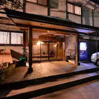 ที่พักตั้งอยู่ที่น้ำพุร้อนอาคายูที่มีประวัติศาสตร์ยาวนานถึง 900 ปี