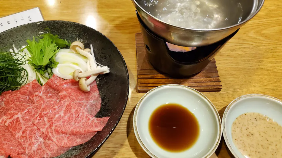 Itoya Ryokan: A Lodge Connecting "En" with Local Sake and Delicacies at the Foot of Kumano Taisha