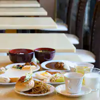 บุฟเฟ่ต์อาหารว่างแบบญี่ปุ่นและตะวันตก