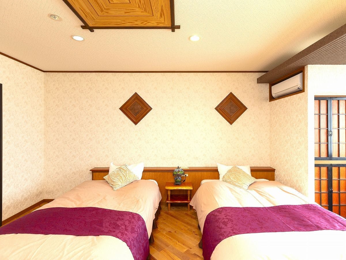 ห้องพักเตียงคู่แบบเตียงเซมิ-ดับเบิ้ล 2 เตียง