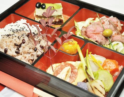 お正月三が日限定のおせち朝食です。