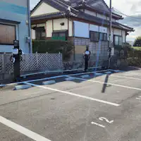 Kami menyediakan 4 unit pengecas EV di tempat letak kereta.