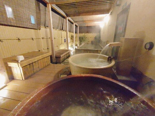 อ่างอาบน้ำกลางแจ้ง