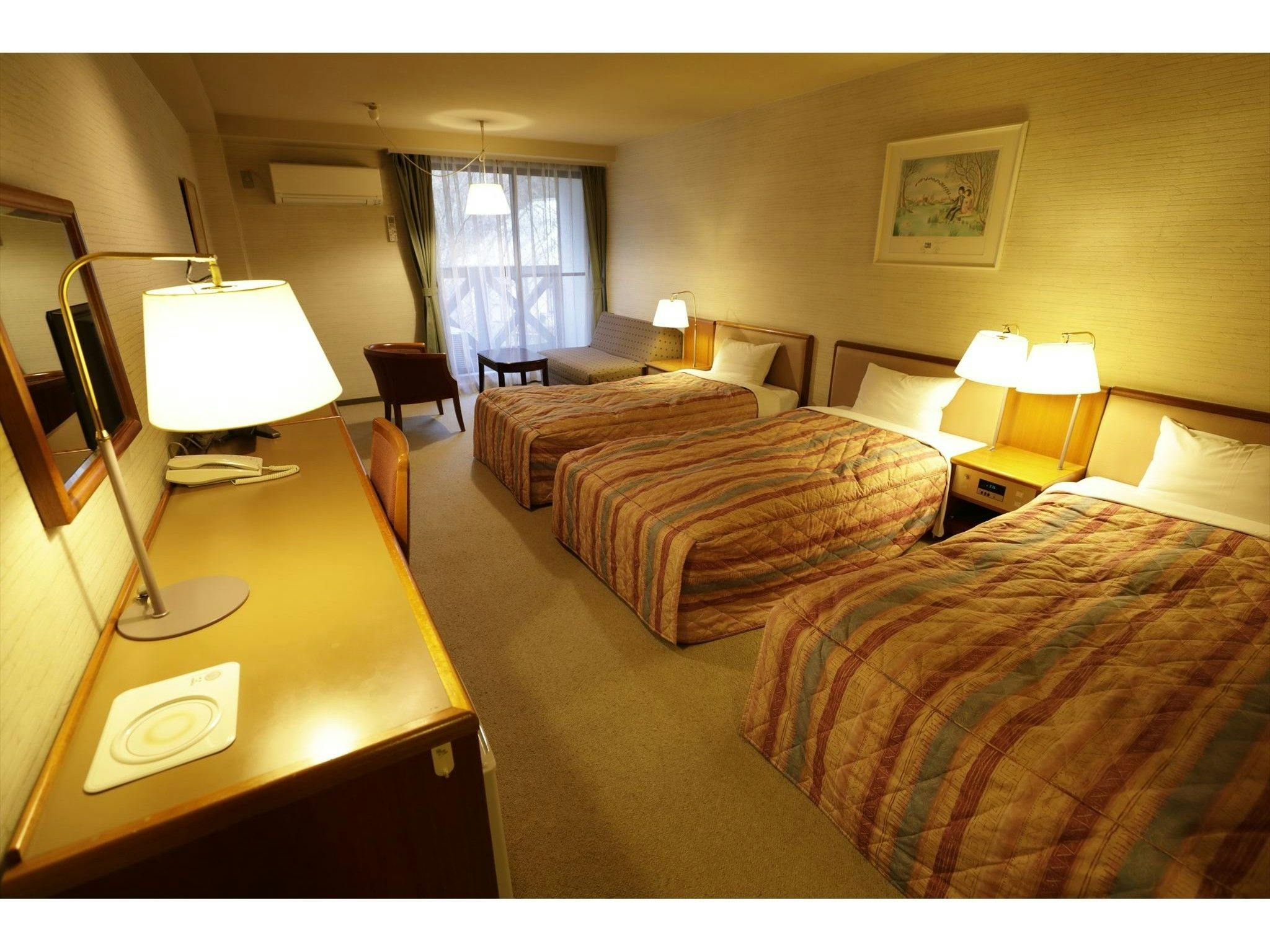 ตัวอย่างห้องพักแบบสามคนในอาคารเสริม