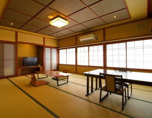 源泉かけ流し半露天風呂付客室つむぎの間