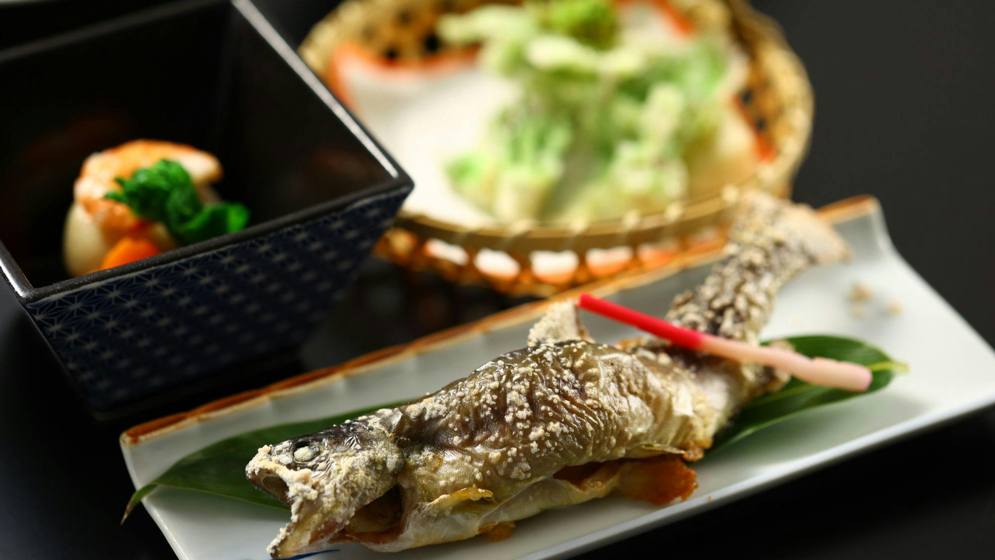 ตัวอย่างอาหารเย็น: ปลาย่างเกลือ.