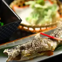 ตัวอย่างอาหารเย็น: ปลาย่างเกลือ.