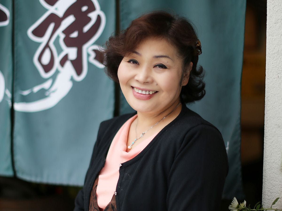 ・ยิ้มแย้มแจ่มใสและมีพลังเสมอ.