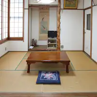 ・มีห้องสไตล์ญี่ปุ่น 10 เสื่อ + 8 เสื่อให้บริการ