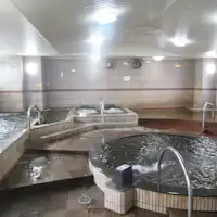 น้ำพุร้อนธรรมชาติขนาดใหญ่【สำหรับผู้ชายเท่านั้น】เป็นน้ำพุร้อนธรรมชาติ.