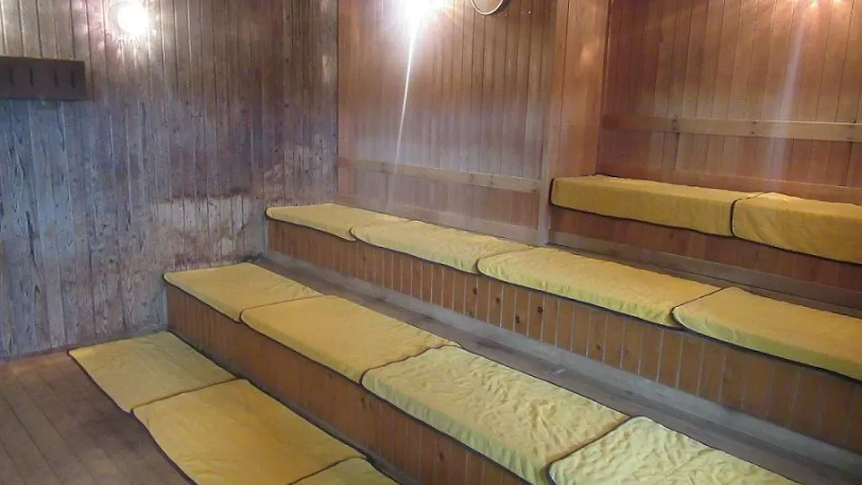 Tsurusaki Hotel with Natural Hot Spring Source Flowing