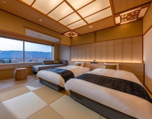 和洋室のベッドサイドです。