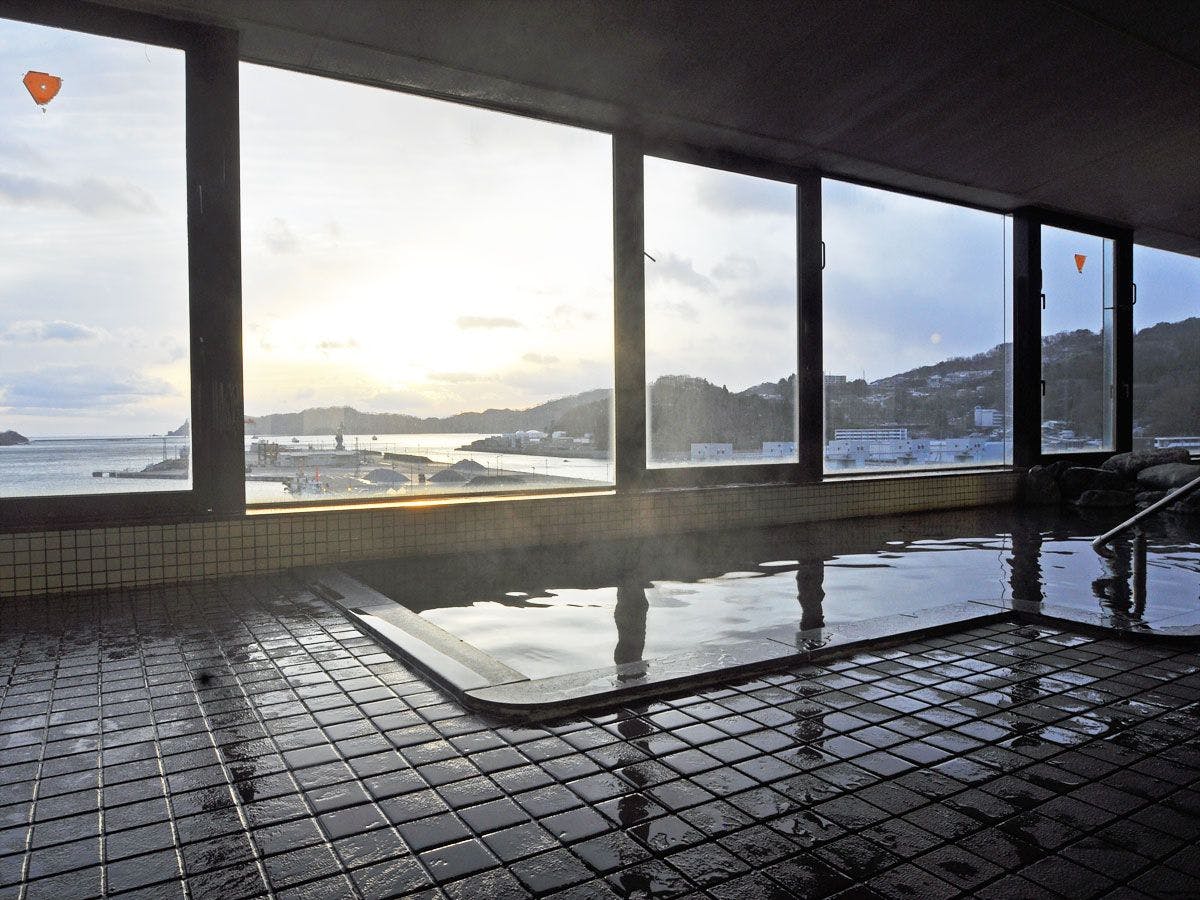 【ห้องอาบน้ำสาธารณะขนาดใหญ่พร้อมวิว】