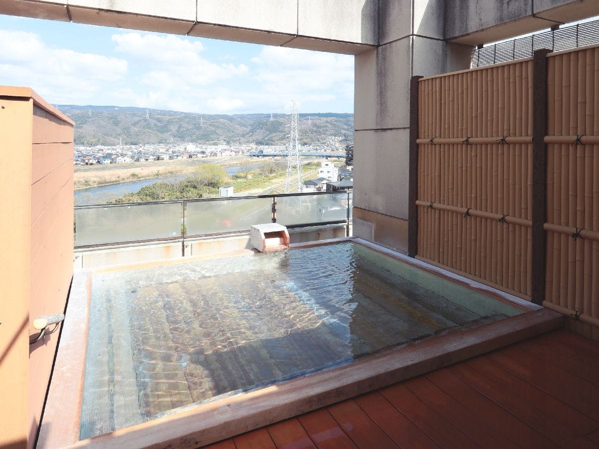 บ่อน้ำพุร้อนกลางแจ้ง